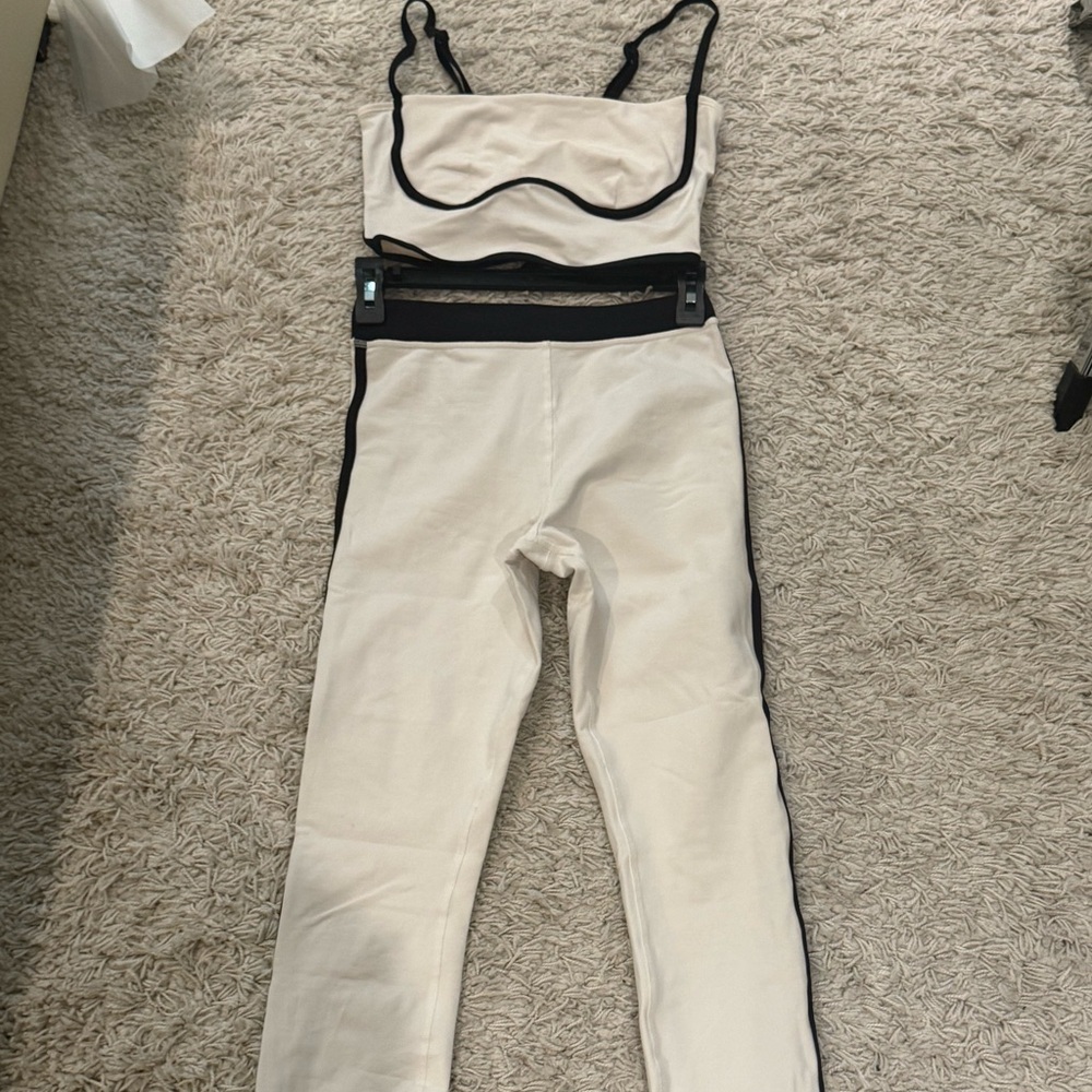 ALO SET Cream/white High-Waist Leggings with Black Contrast Trim
